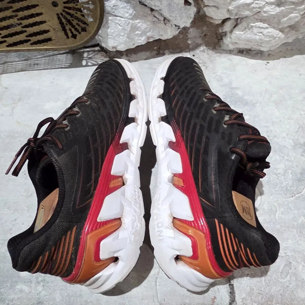 Hoka One One Vanquish 3 Running Shoes Mens Size 9.5 Athletic Sneakers Red Black